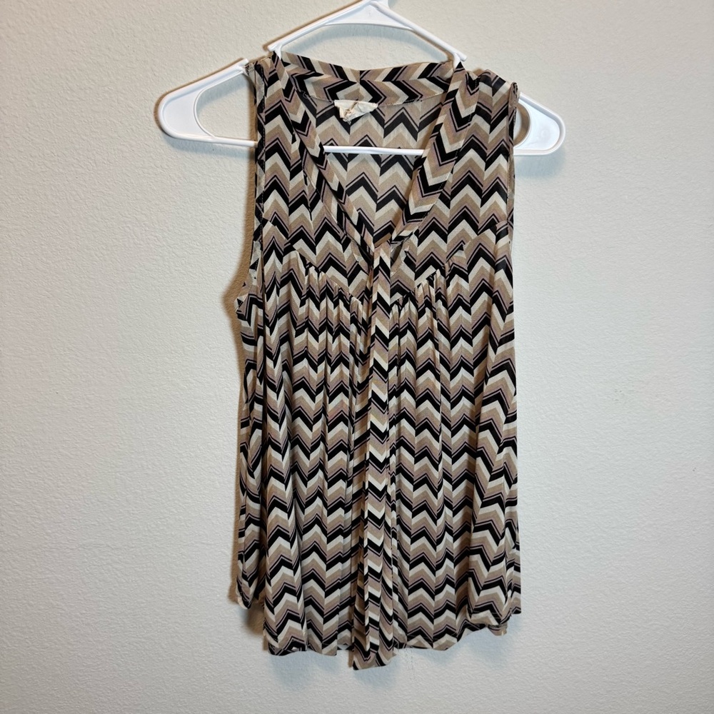 Chevron Pattern Sleeveless Blouse - Picture 5 of 7